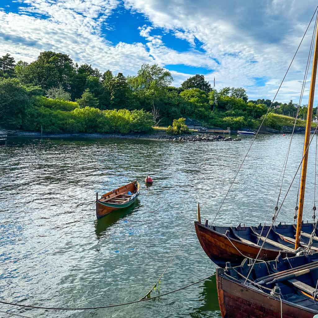 Small boats off an island in Oslo